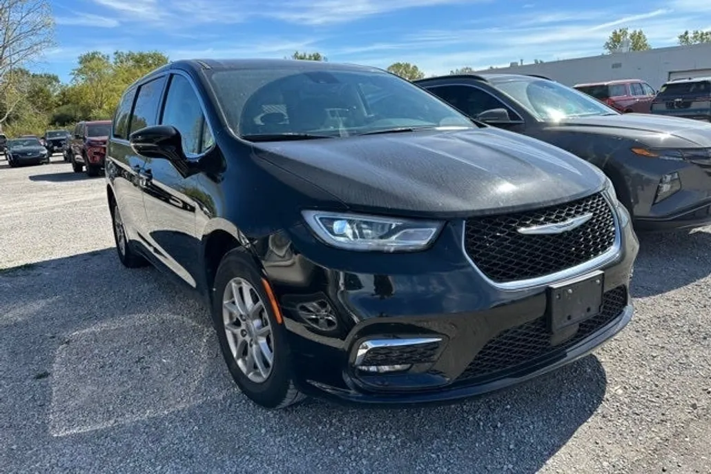 2024 Chrysler Pacifica Touring L photo 1