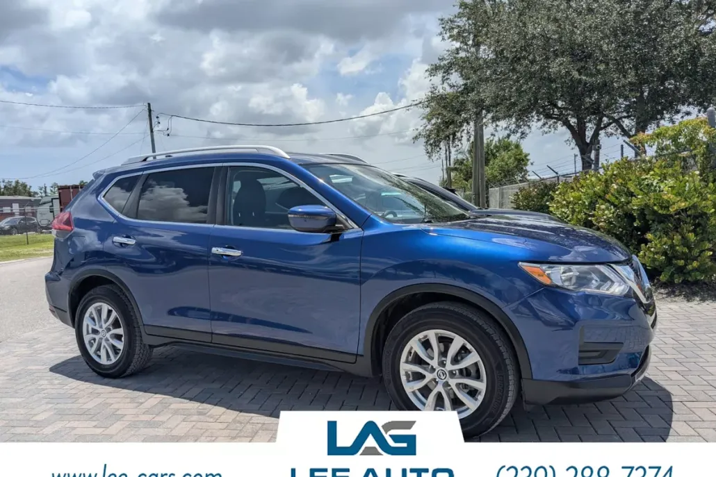 2019 Nissan Rogue SV photo 1