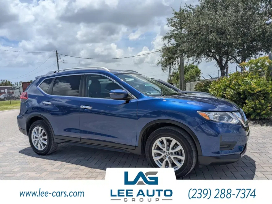 2019 Nissan Rogue SV photo 1