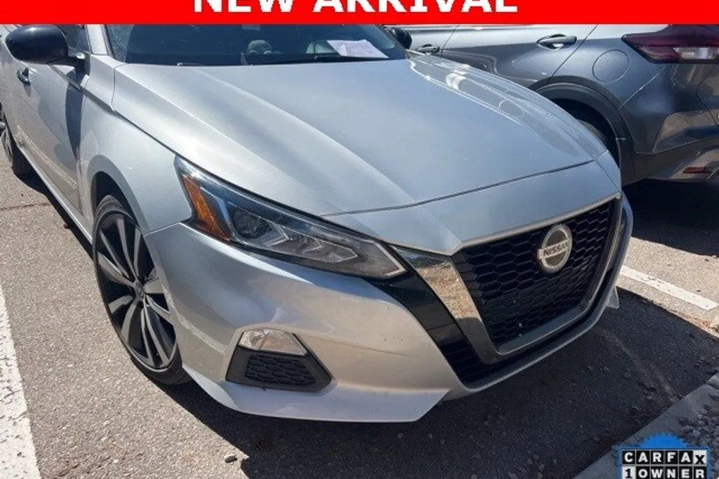 2022 Nissan Altima 2.5 SR photo 1