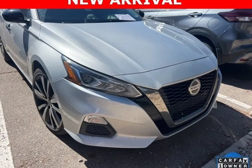 2022 Nissan Altima SR photo 1