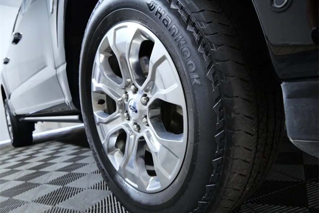 2023 Ford F-150 Platinum photo 1
