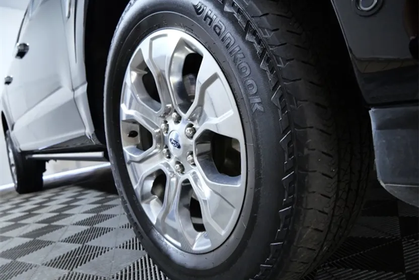 2023 Ford F-150 Platinum photo 1