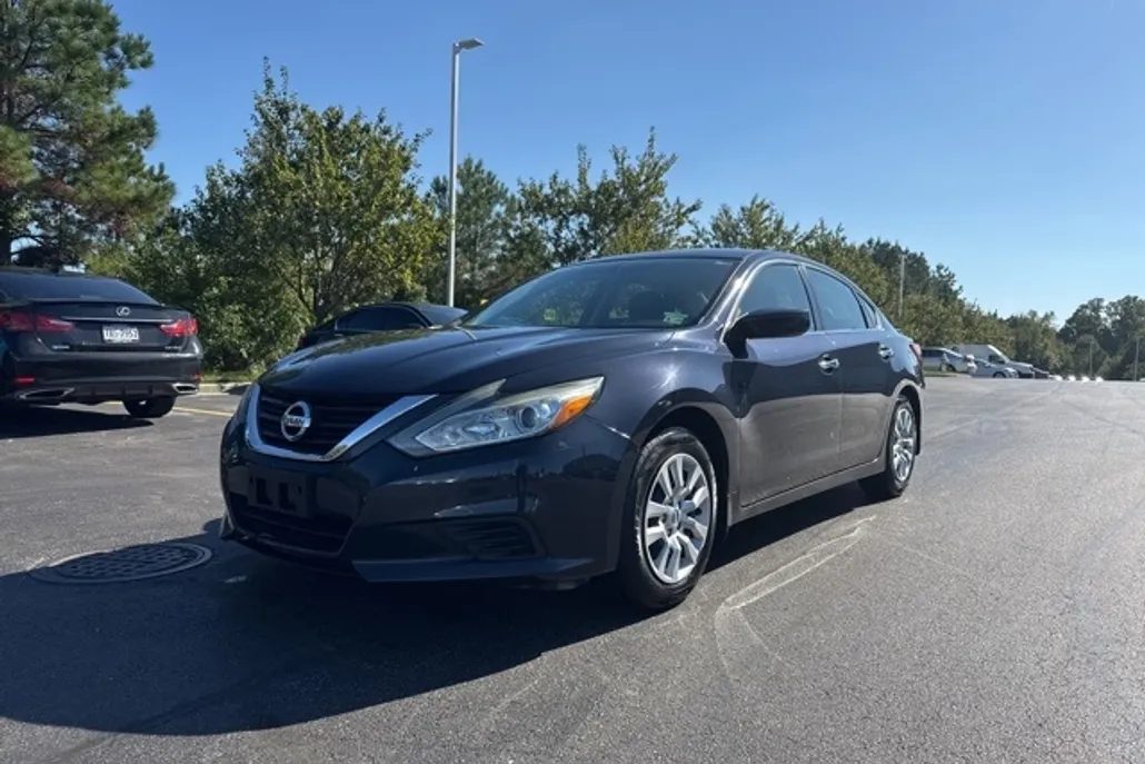 2016 Nissan Altima 2.5 S photo 1