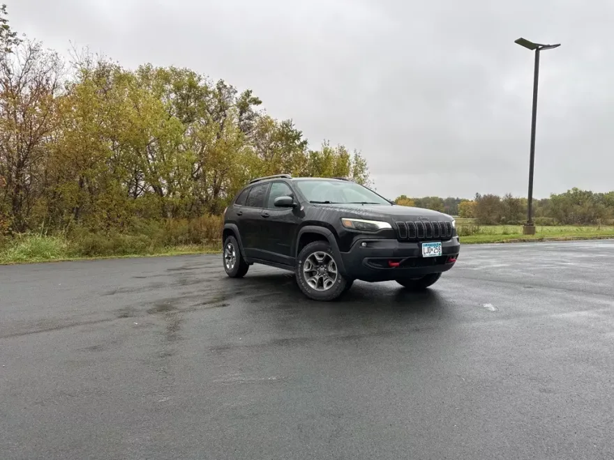 2019 Jeep Cherokee Trailhawk photo 1