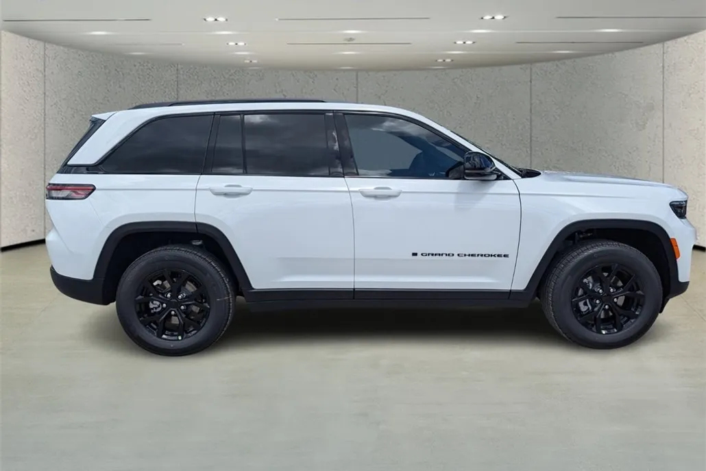 2025 Jeep Grand Cherokee Altitude photo 1