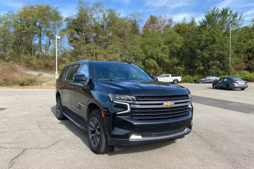 2023 Chevrolet Suburban LT photo 1
