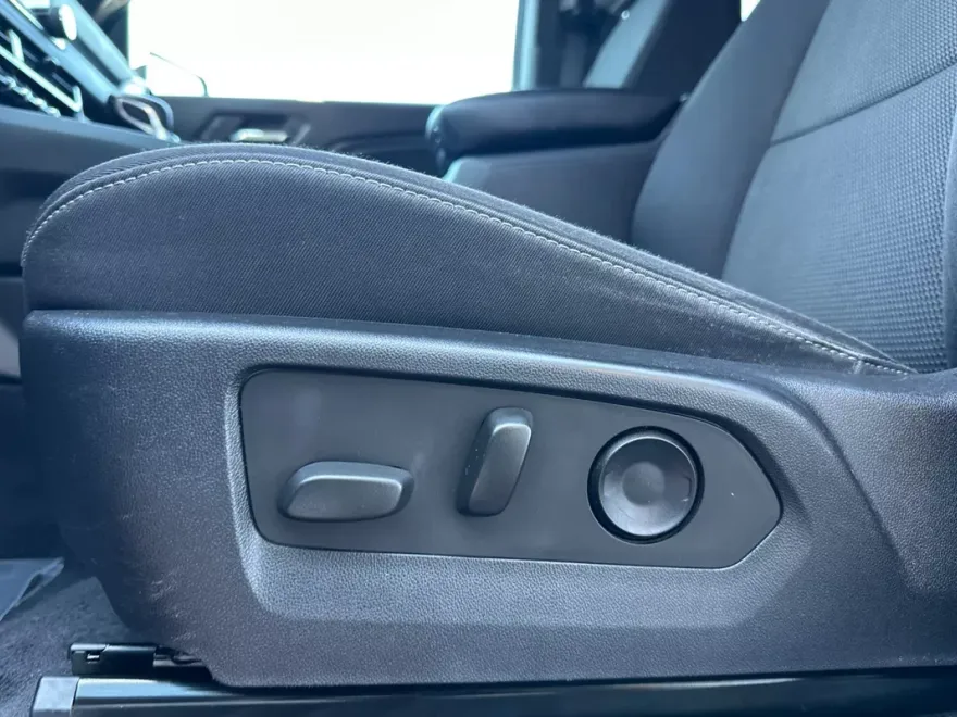 2023 Chevrolet Colorado LT photo 13