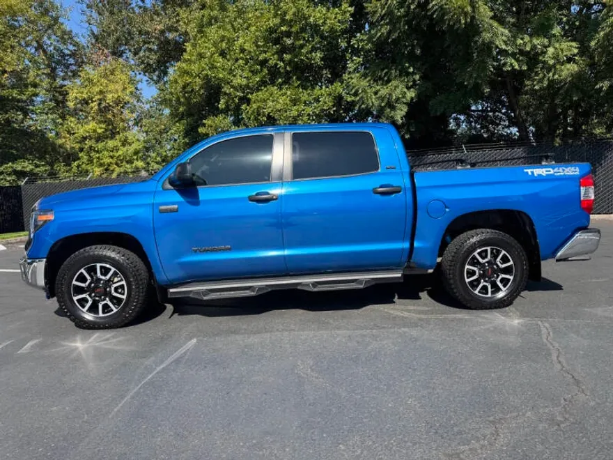 2017 Toyota Tundra SR5 photo 1