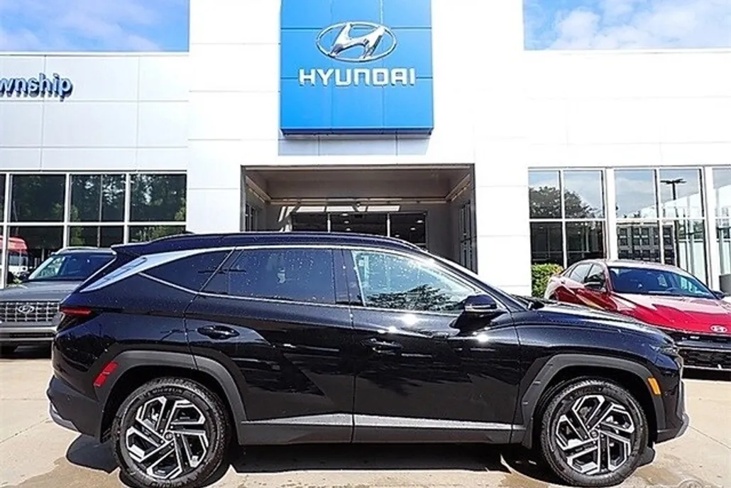 2025 Hyundai Tucson Limited photo 1