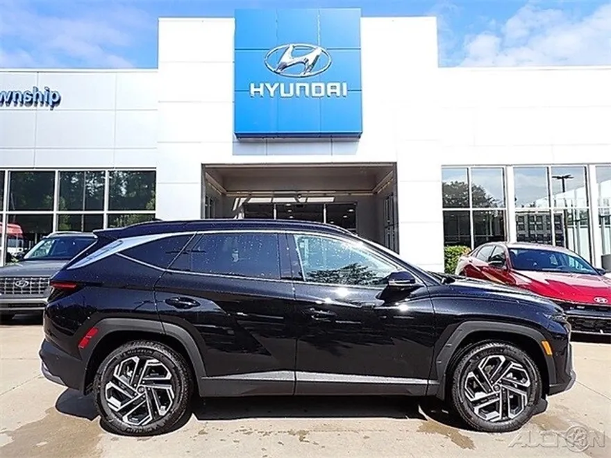 2025 Hyundai Tucson Limited photo 1