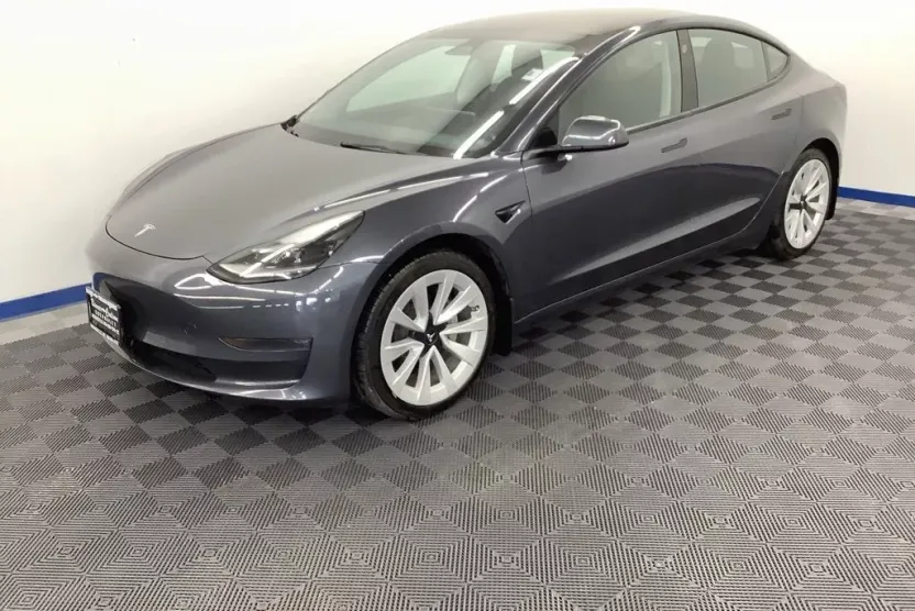 2022 Tesla Model 3 Long Range photo 1