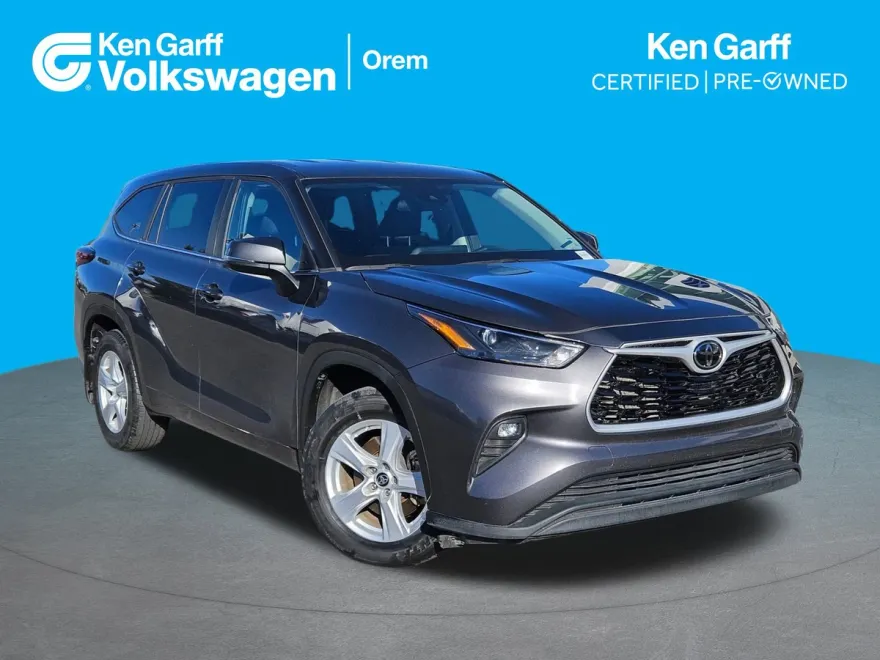 2024 Toyota Highlander LE photo 1