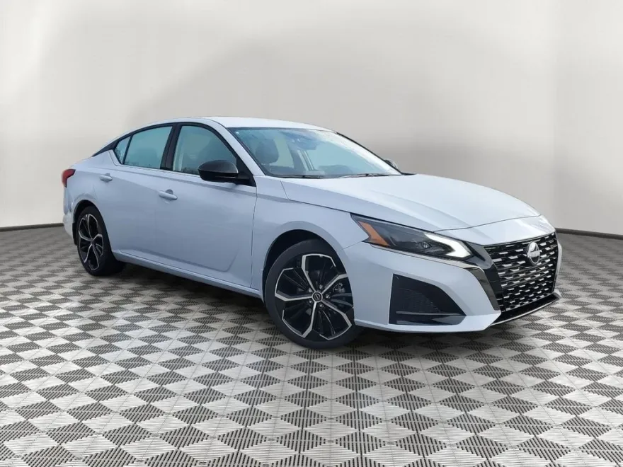 2025 Nissan Altima 2.5 SR photo 1