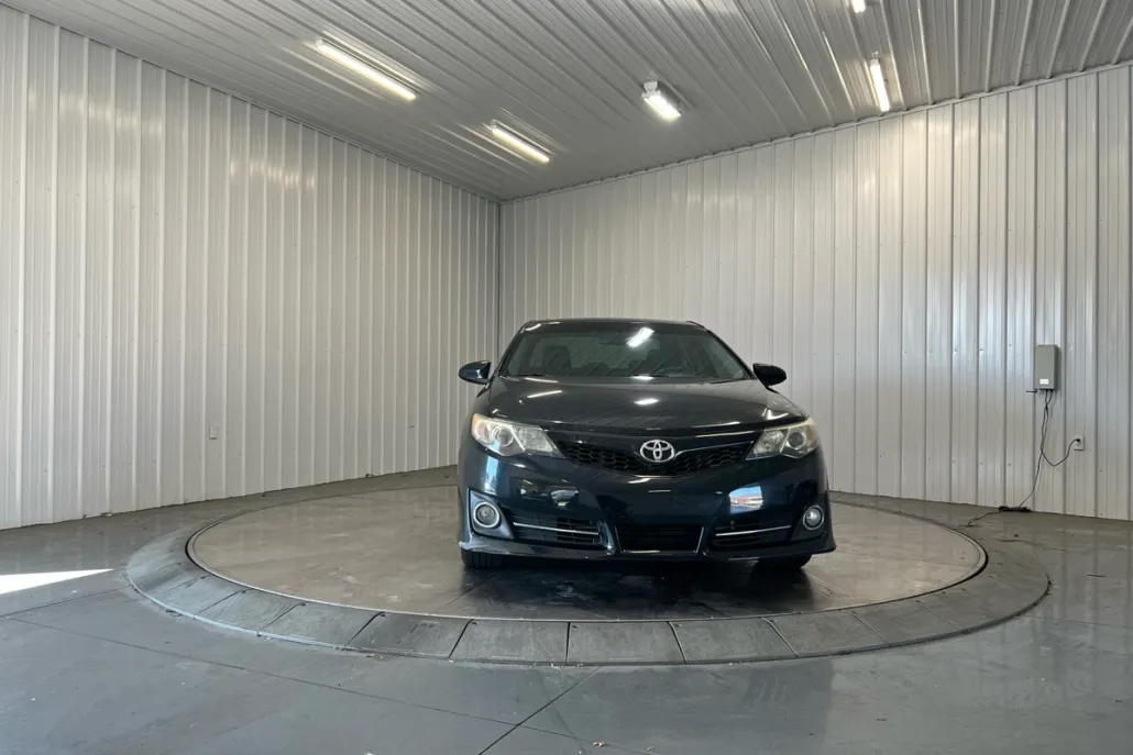 2012 Toyota Camry SE photo 1