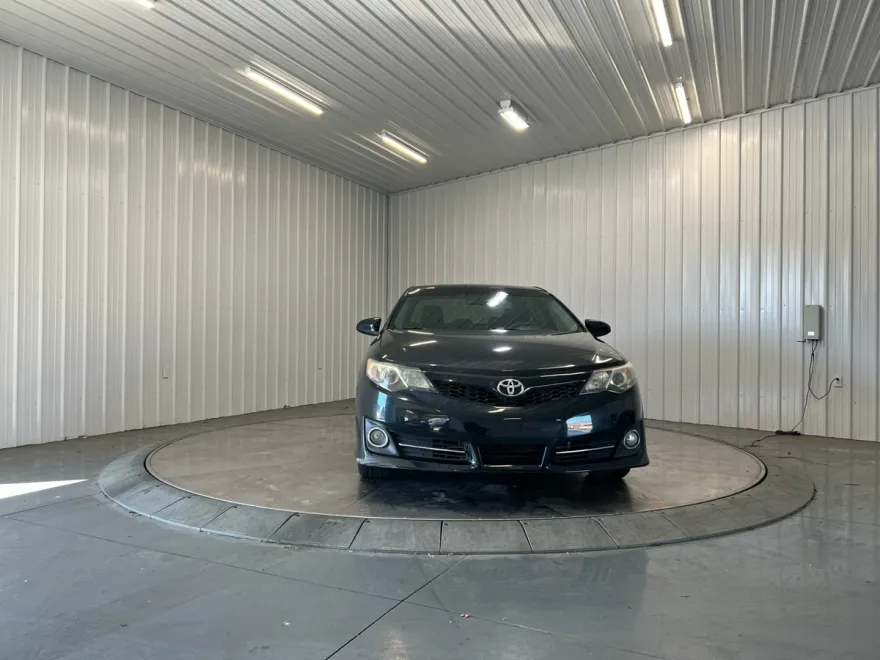 2012 Toyota Camry SE photo 1