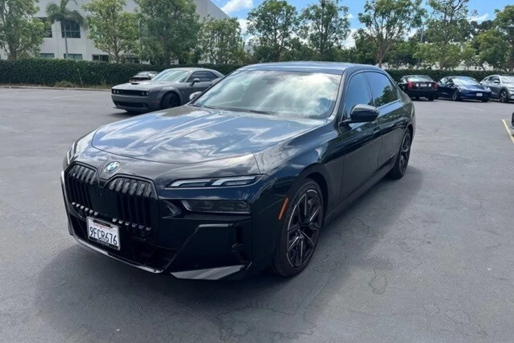 2023 Bmw 740i photo 1