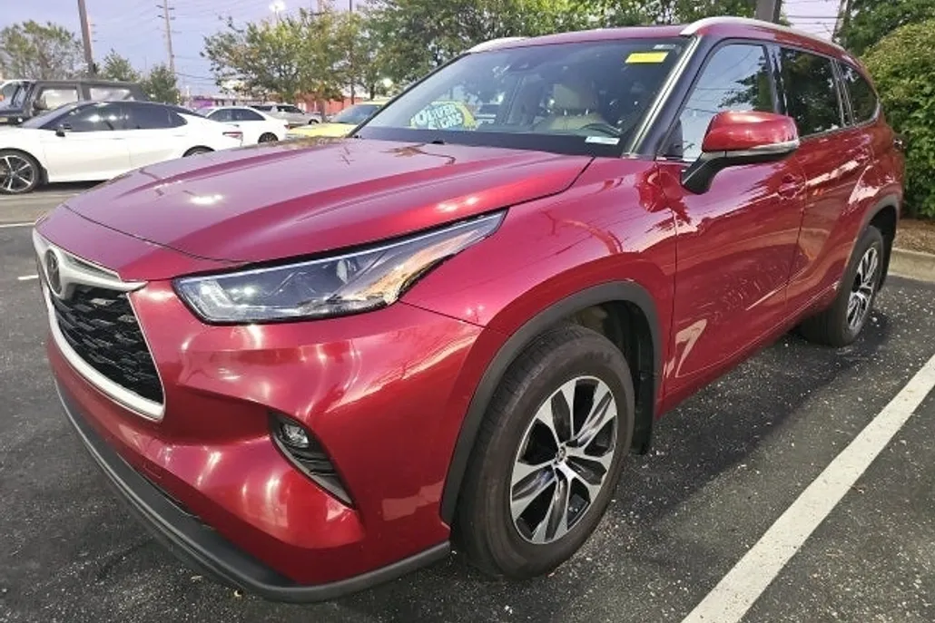 2022 Toyota Highlander XLE photo 1