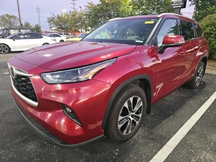 2022 Toyota Highlander XLE photo 1