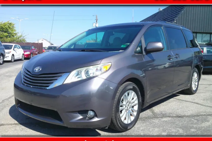 2012 Toyota Sienna XLE photo 1