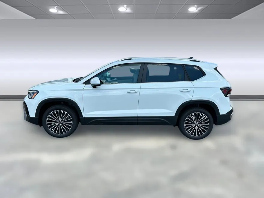 2025 Volkswagen Taos SE photo 1