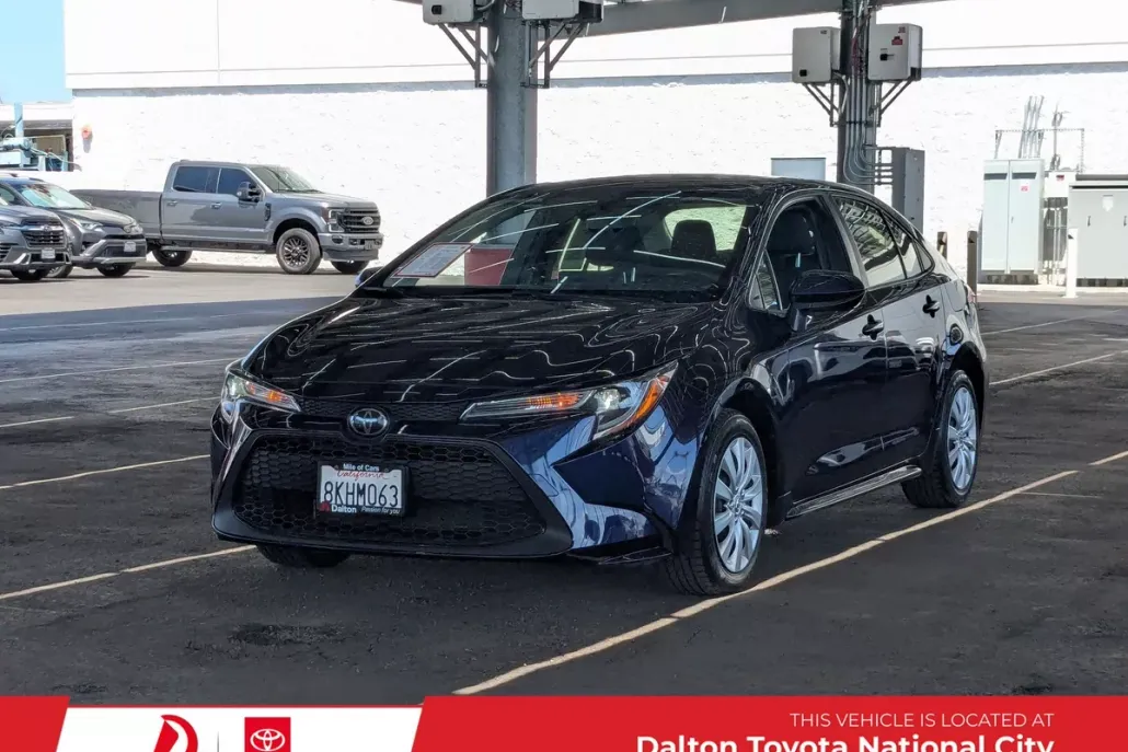 2020 Toyota Corolla LE photo 1