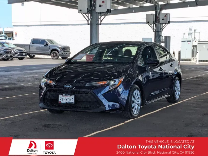 2020 Toyota Corolla LE photo 1