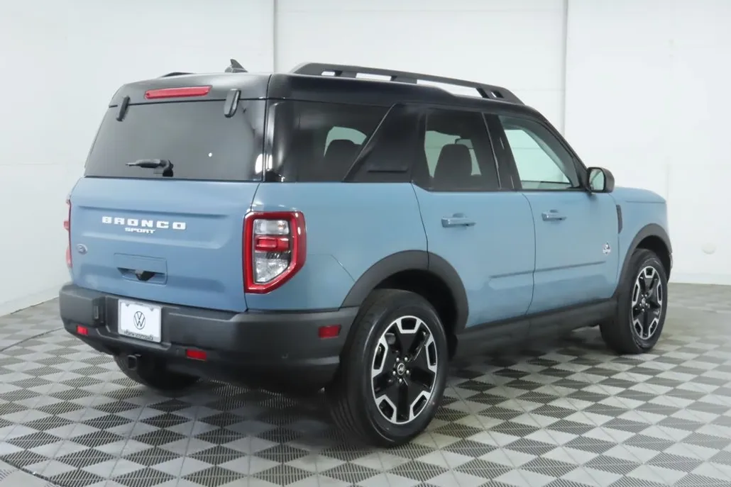 2023 Ford Bronco Sport Outer Banks photo 1