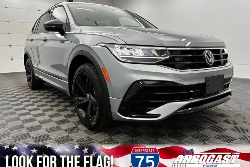 2023 Volkswagen Tiguan SE R-Line Black photo 1