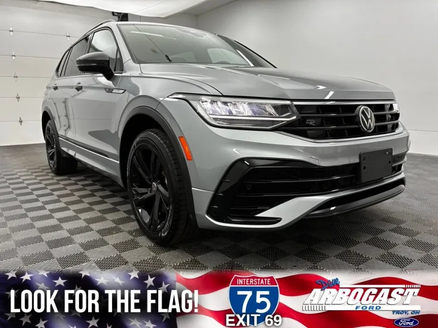 2023 Volkswagen Tiguan SE R-Line Black photo 1