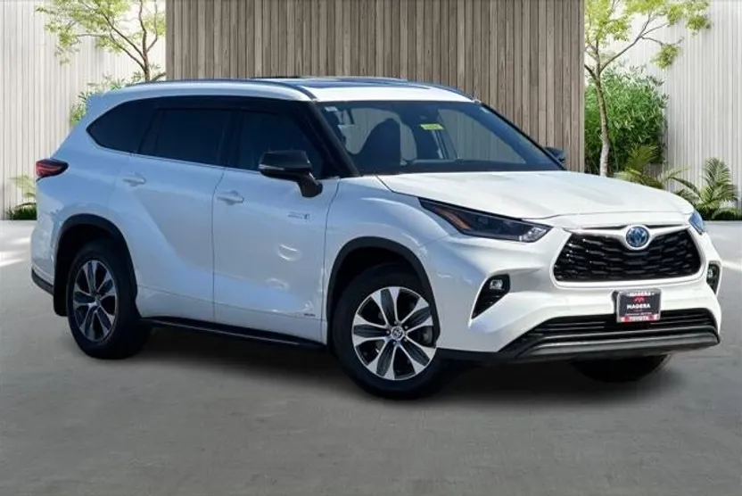 2021 Toyota Highlander Hybrid XLE photo 1
