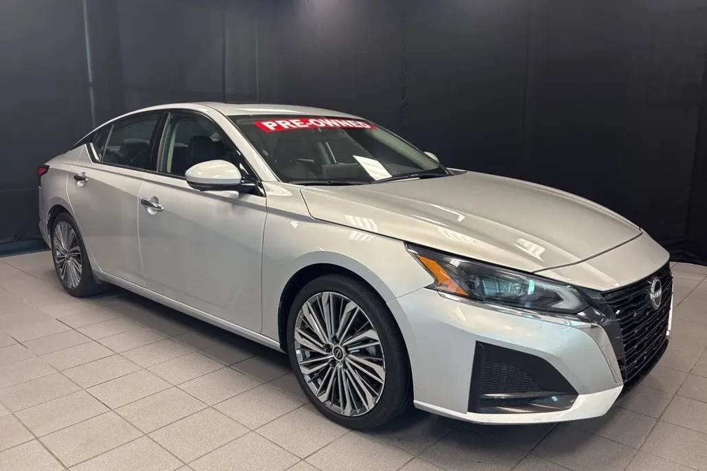 2023 Nissan Altima 2.5 SL photo 1