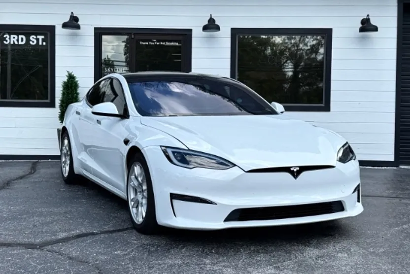 2022 Tesla Model S photo 1