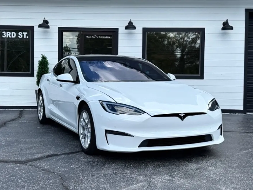 2022 Tesla Model S photo 1