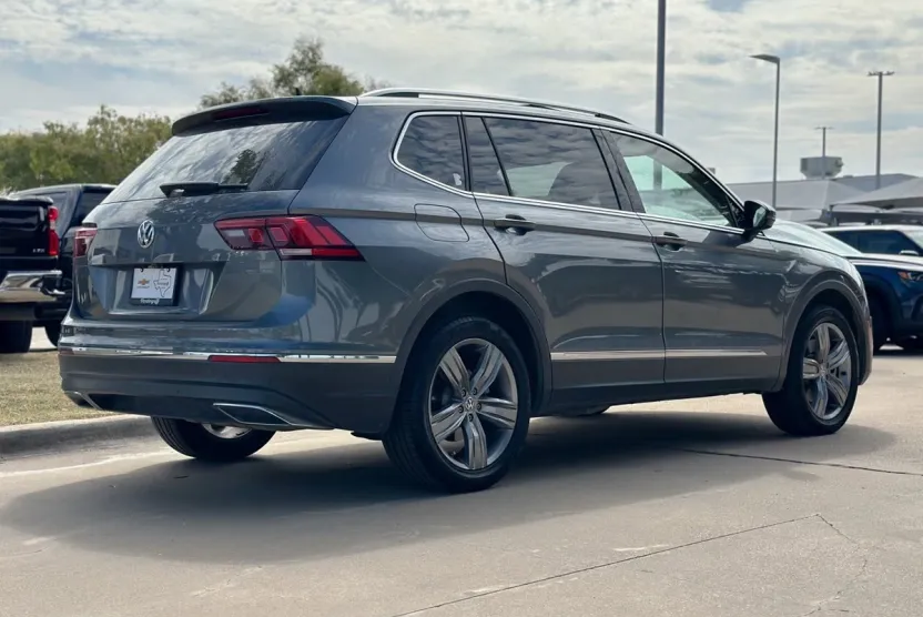 2021 Volkswagen Tiguan SE photo 1