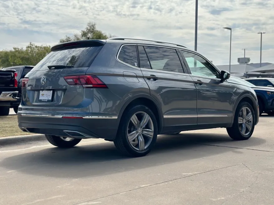 2021 Volkswagen Tiguan SE photo 1