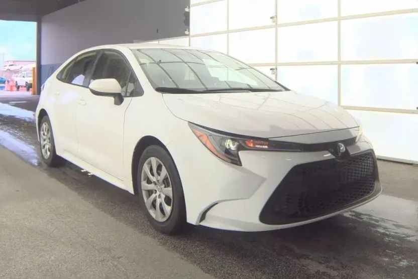 2022 Toyota Corolla LE photo 1