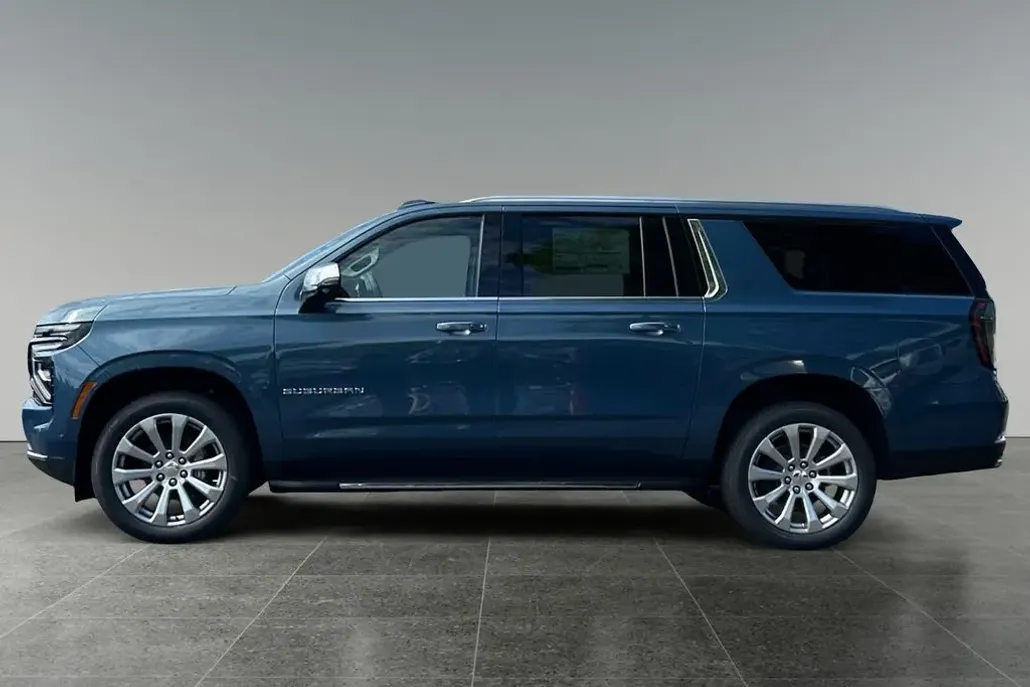 2025 Chevrolet Suburban Premier photo 1