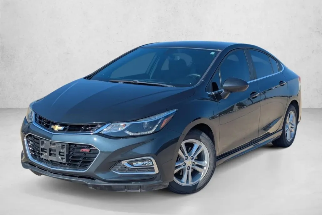 2018 Chevrolet Cruze LT photo 1