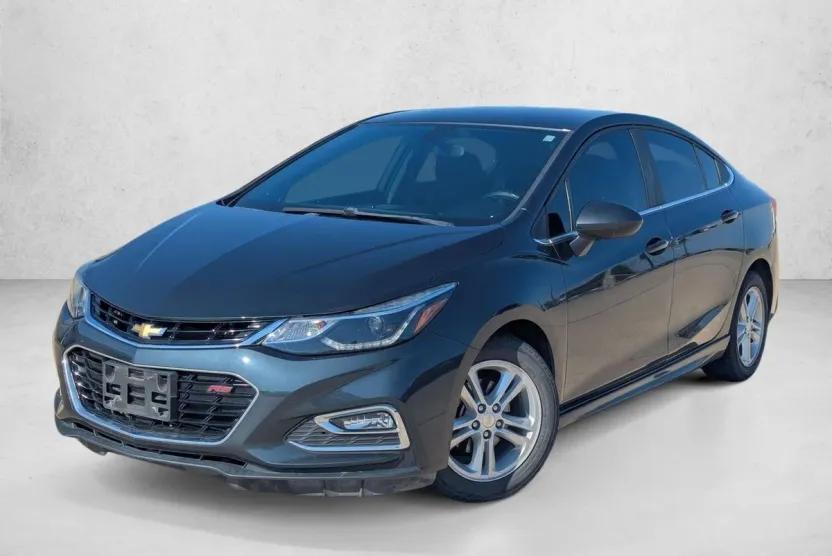 2018 Chevrolet Cruze LT photo 1