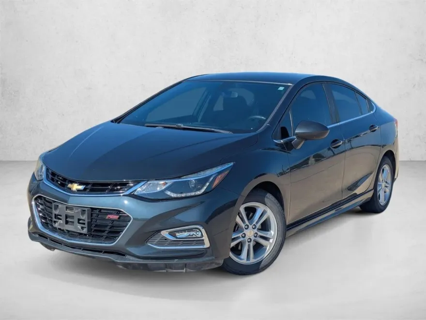 2018 Chevrolet Cruze LT photo 1