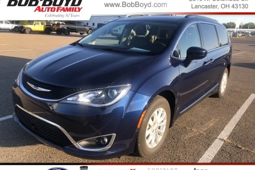 2018 Chrysler Pacifica Touring L photo 1