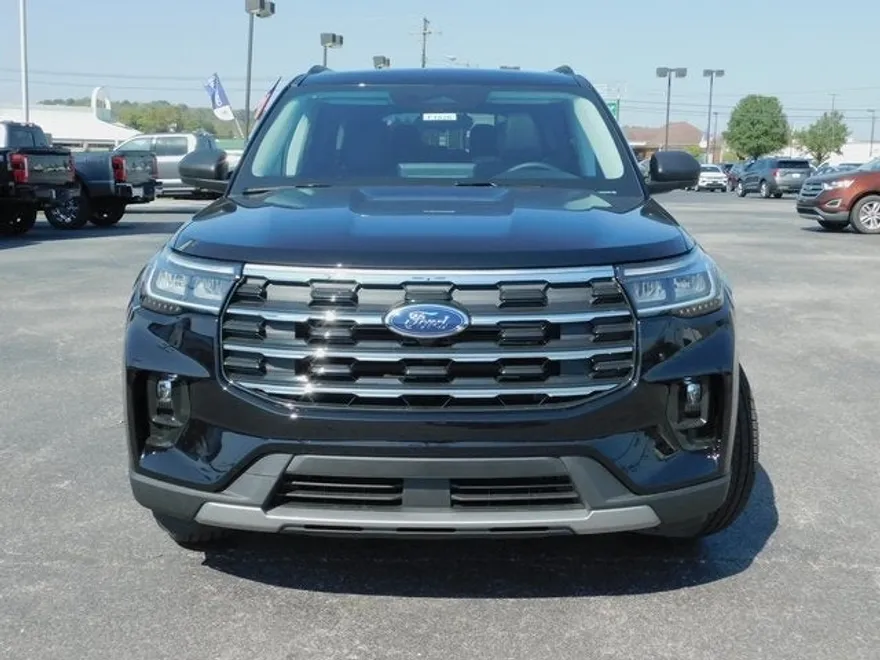 2025 Ford Explorer photo 1