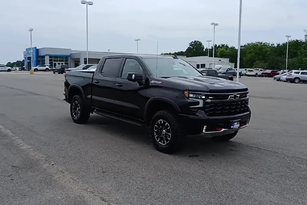 2025 Chevrolet Silverado 1500 ZR2 photo 1