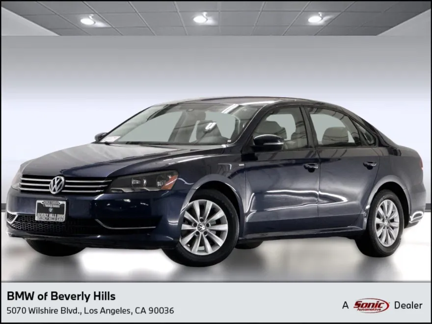 2013 Volkswagen Passat S photo 1