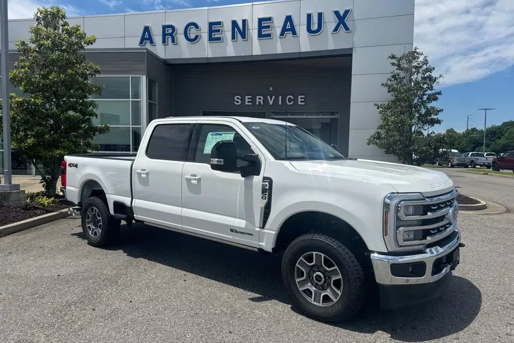2025 Ford F-250 Lariat photo 1