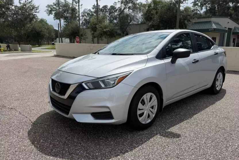 2020 Nissan Versa Sedan photo 1