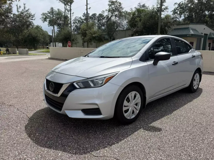 2020 Nissan Versa Sedan photo 1