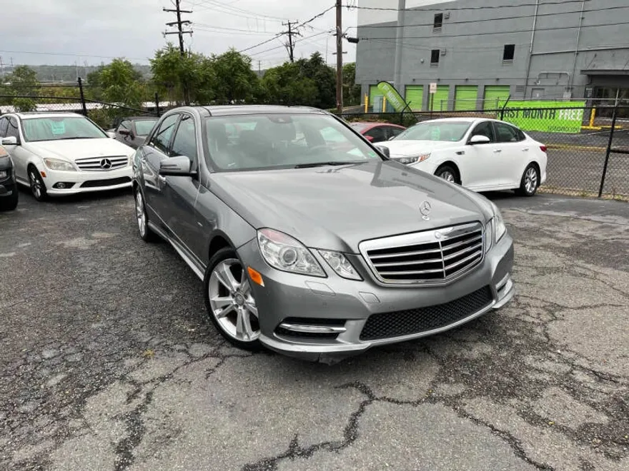 2012 Mercedes Benz E 350 4MATIC photo 1