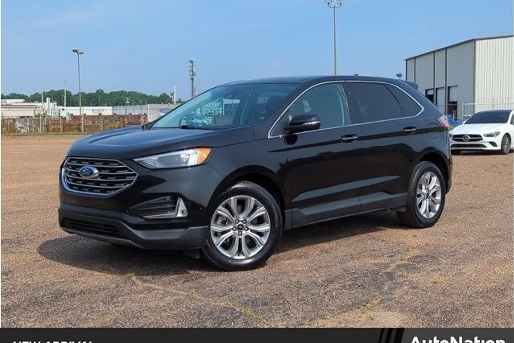 2024 Ford Edge Titanium photo 1